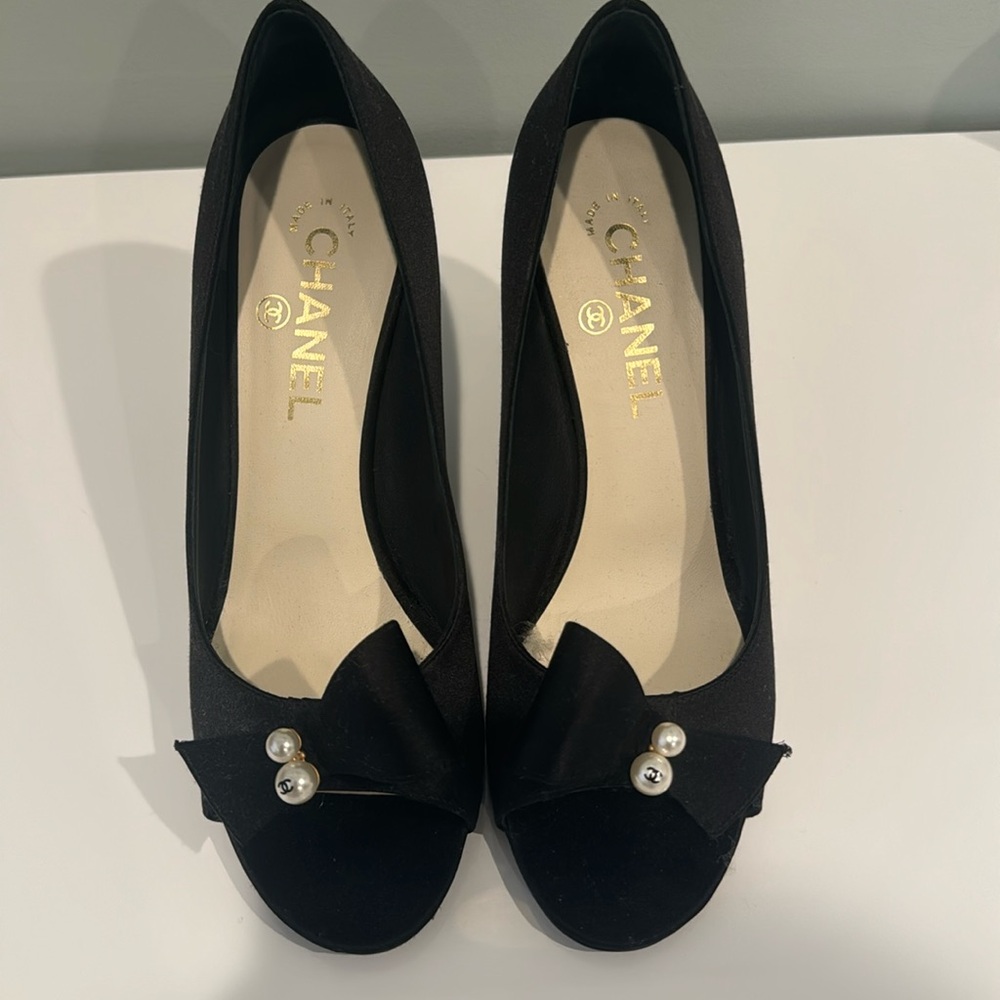 Chanel size 37 shoes